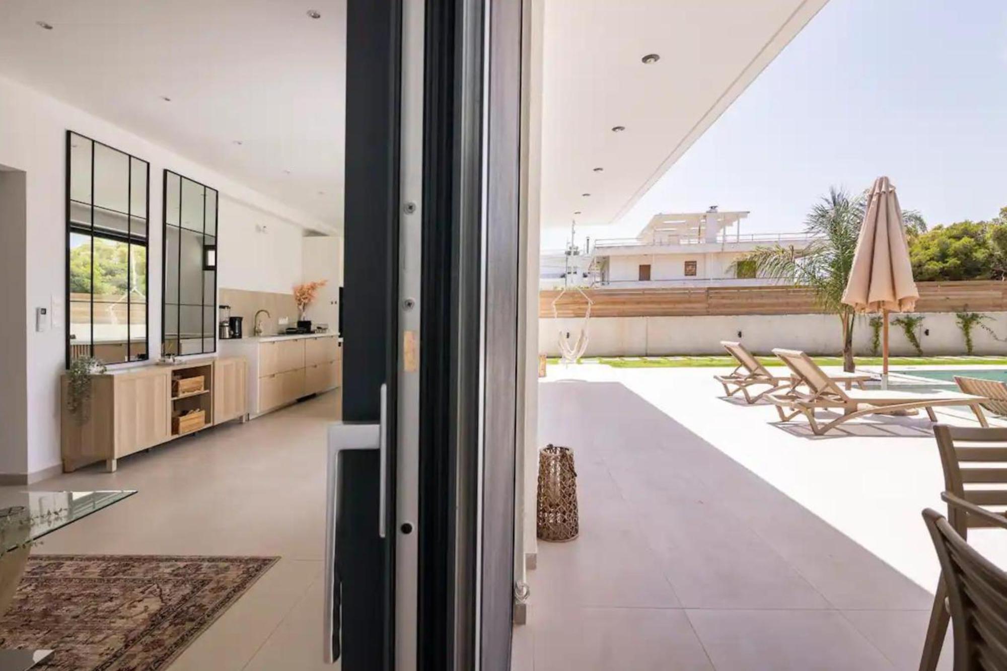 Villa Kala Loutraki - Private Pool & Sauna I Beach Kültér fotó